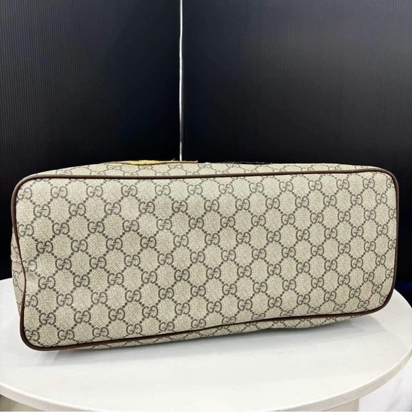 A 263 π― % authentic Gucci GG Supreme Monogram Courrier Medium Crossbody Tote bag - Picture 9 of 16